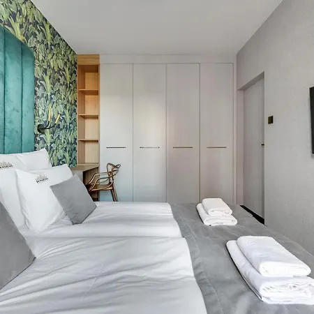 Grano - Pool, Sauna, & Parking By Downtown Lägenhet