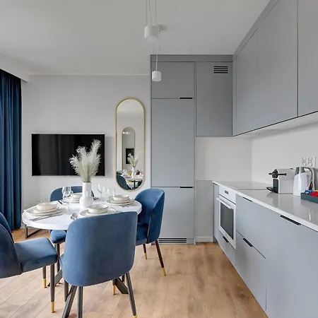 Grano - Pool, Sauna, & Parking By Downtown Lägenhet *