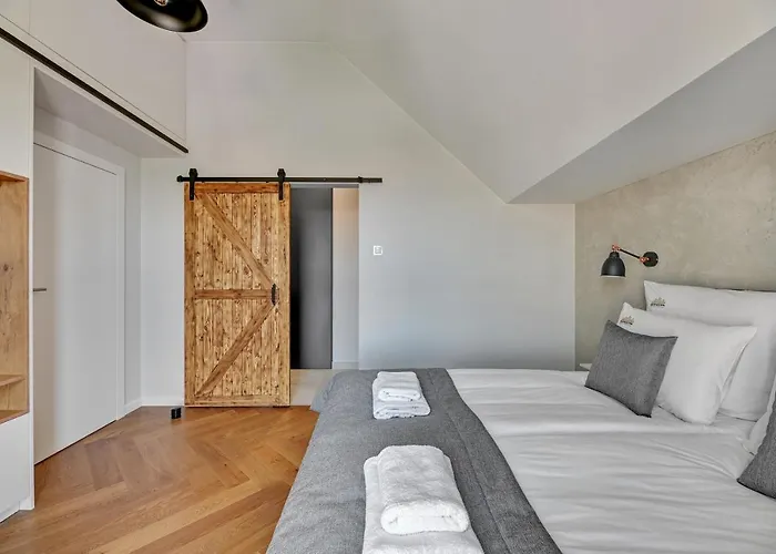 Grano - Pool, Sauna, & Parking By Downtown 4* غدانسك